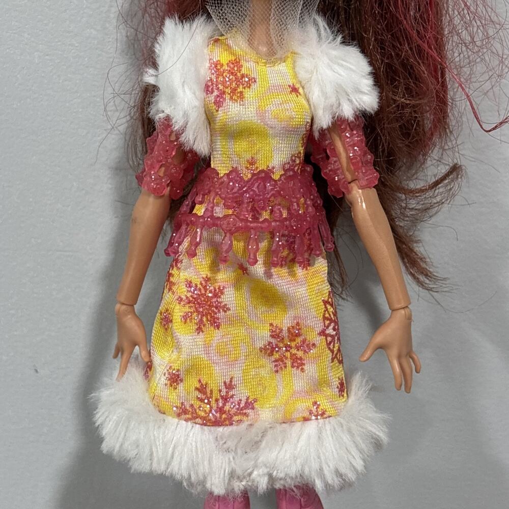 Ever After High Epic Winter Rosabella Beauty Doll - Picture 4 of 8